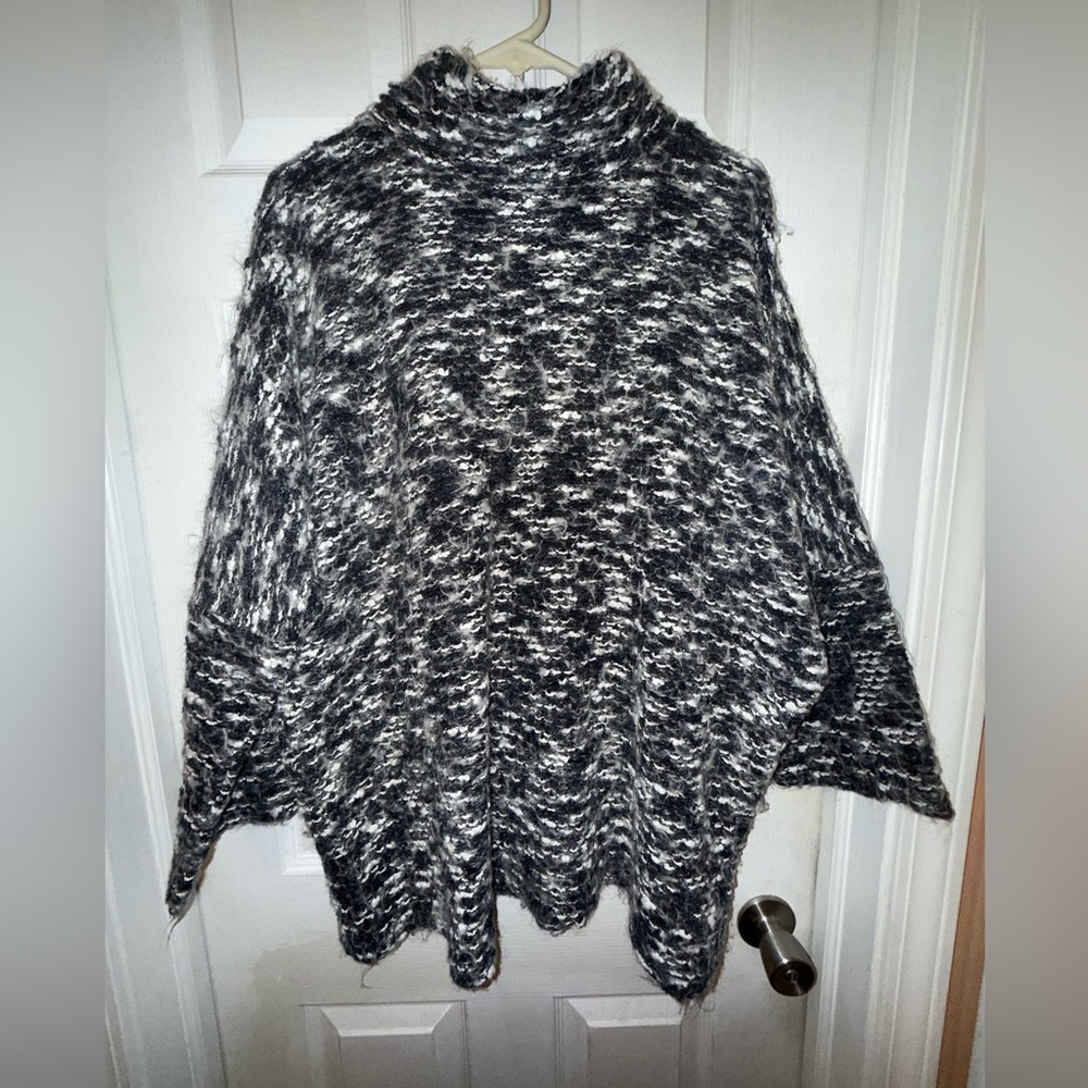 Natori Black and White Knit Wool Sweater